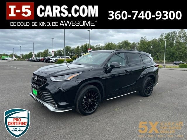 2025 Toyota Highlander XSE in Midnight Black Metallic — front three-quarter view